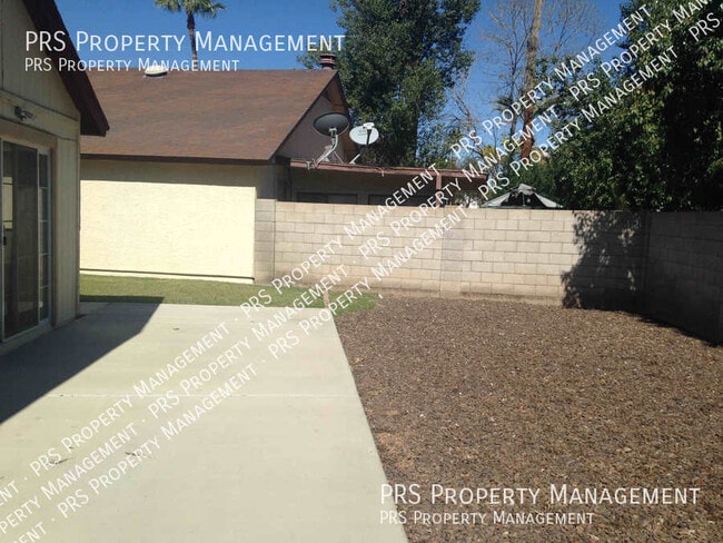 Building Photo - 1623 N Comanche Dr