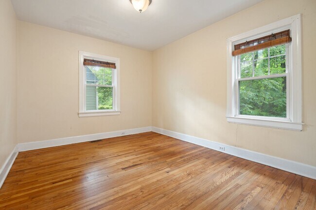 Building Photo - Beautiful Home in Trinity Park