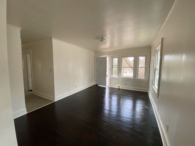 Building Photo - 312 Willow Ln
