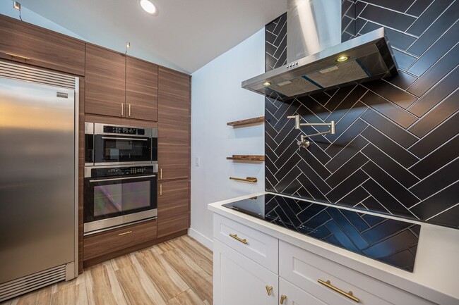 Building Photo - European-inspired Mid-Century Henderson Home!