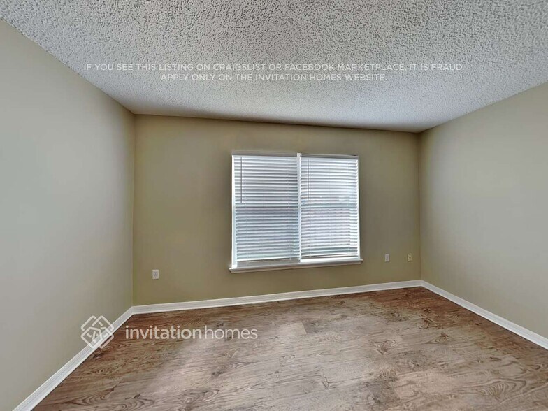 Building Photo - 3876 La Flor Dr