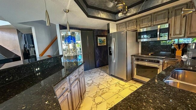 Building Photo - 1635 Royal Palm Dr S