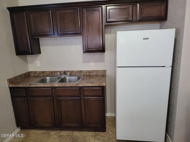 Building Photo - 2862 Grant Ave