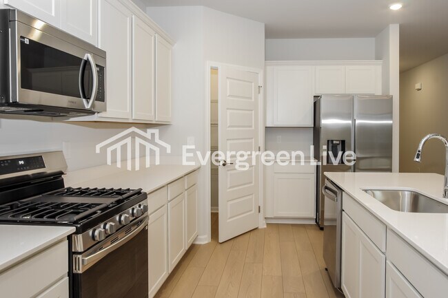 Building Photo - 230 Exeter St