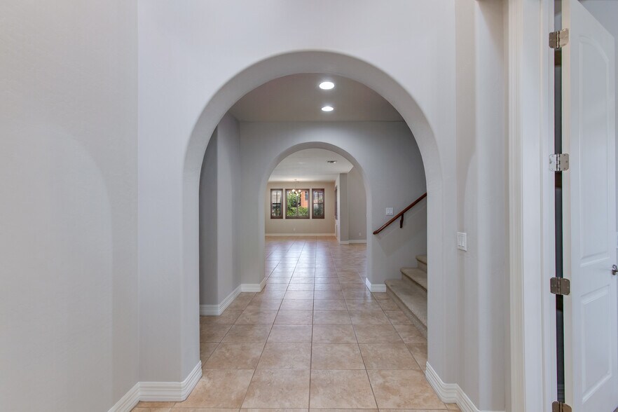 Building Photo - 22420 N 37th Run