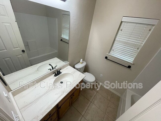 Building Photo - 2265 Blue Jay Dr