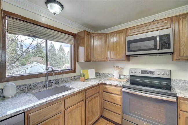 Building Photo - 11401 Roosevelt Way NE