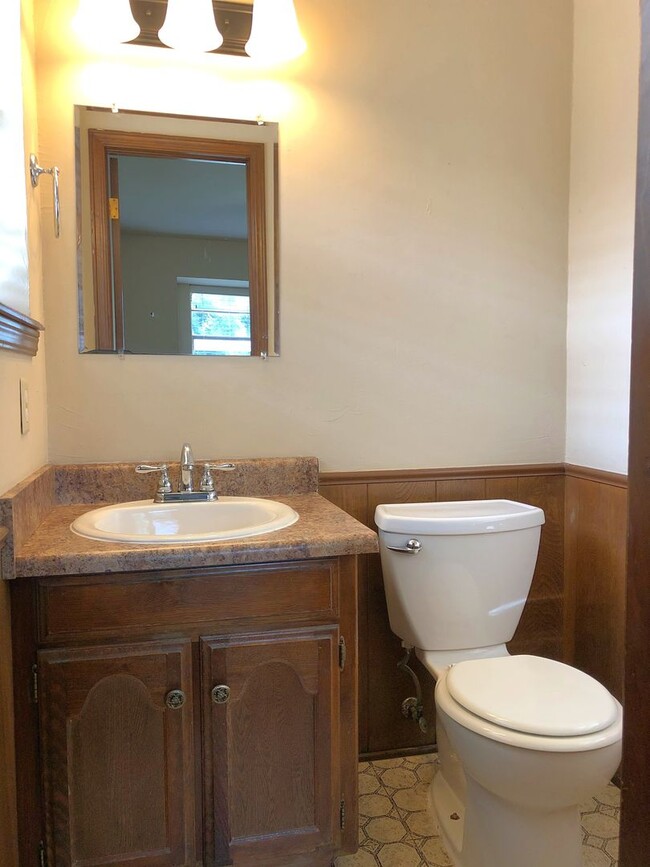 Building Photo - Great Location! Central Edmond!