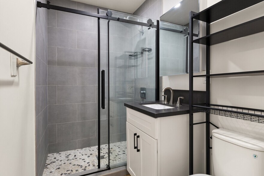 Building Photo - 715 Sunset Ave