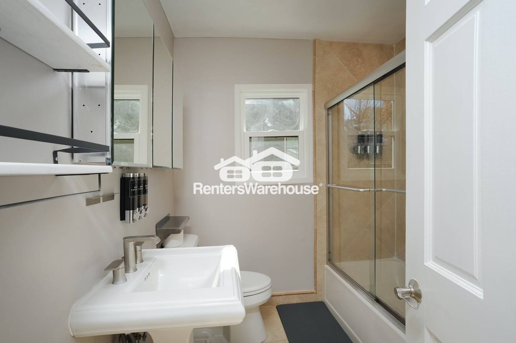 Building Photo - 1704 Belle Isle Cir NE