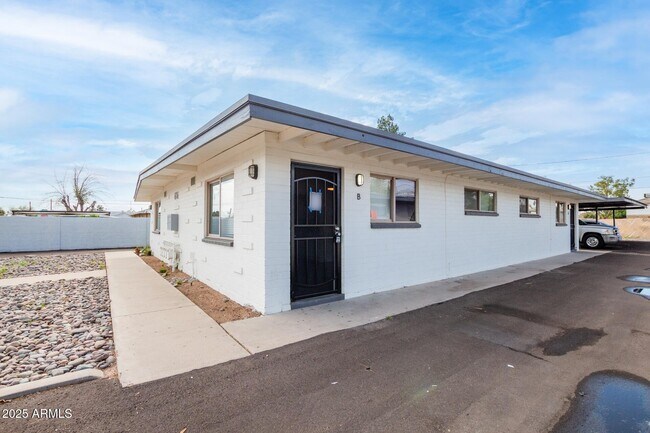Building Photo - 616 S Bellview