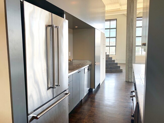 Building Photo - STUNNING LARGE CORNER LIVE/WORK 1 BED+ DEN...