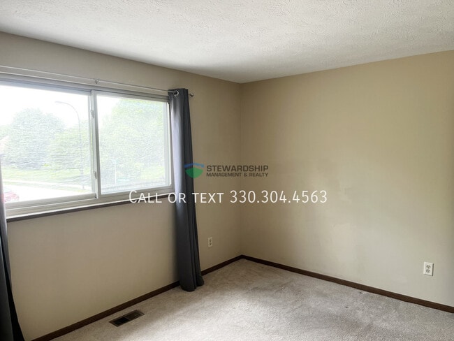 Building Photo - 931 Trimble Dr