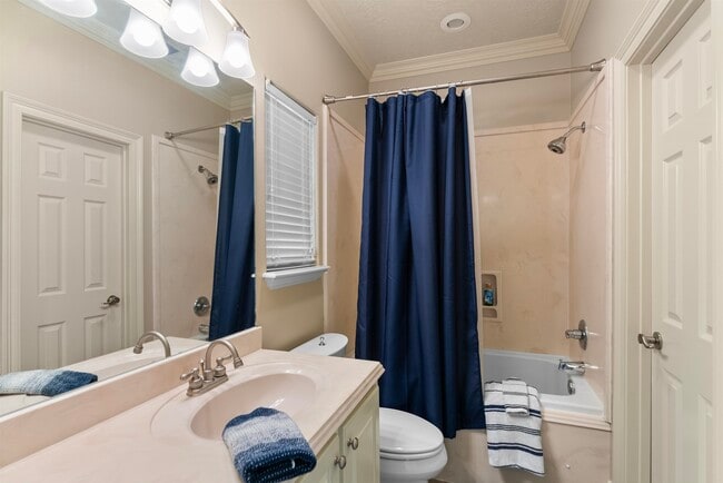 Building Photo - 5004 Cypress Lake Dr