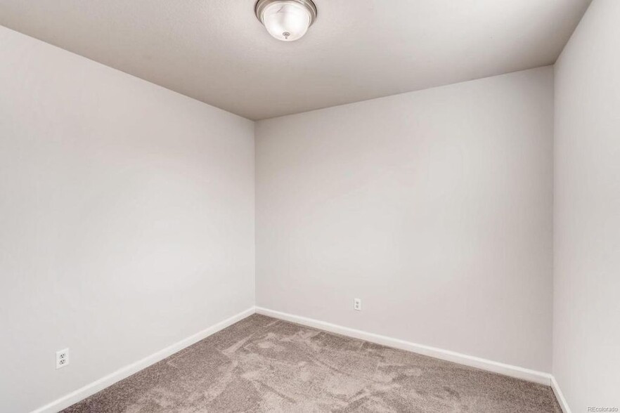 Building Photo - 5429 Elm Ct