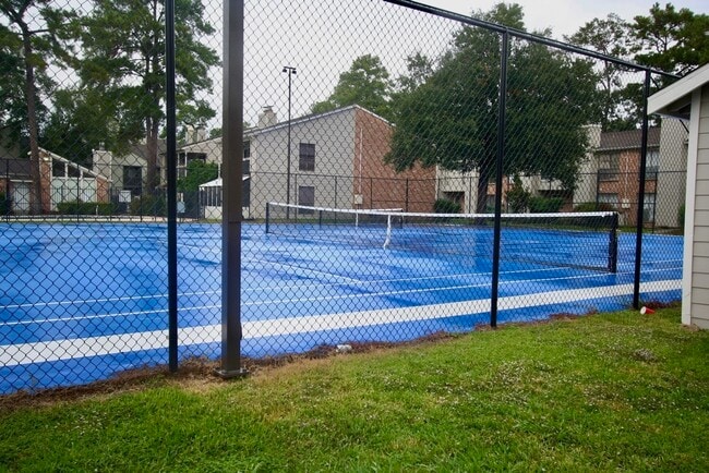 Building Photo - 17401 Red Oak Dr