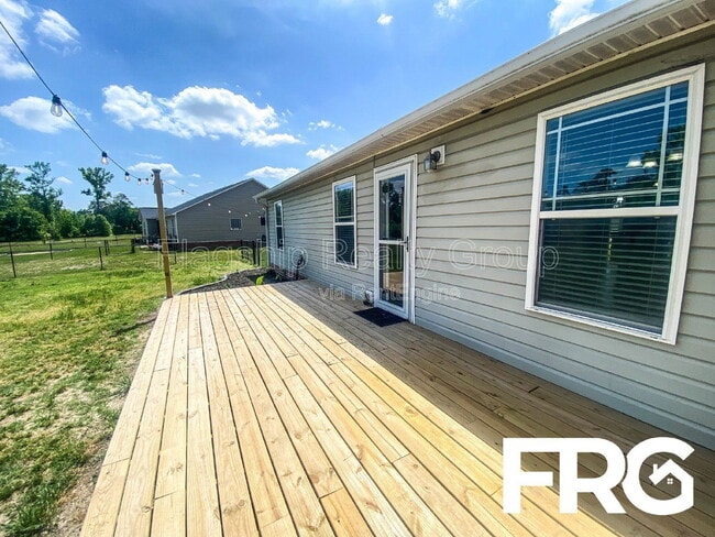 Building Photo - 200 Willow Pond Dr