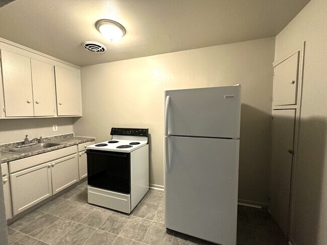 Building Photo - 15041 Greenfield-15