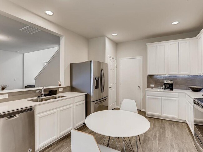 Building Photo - 10400 Abana Way