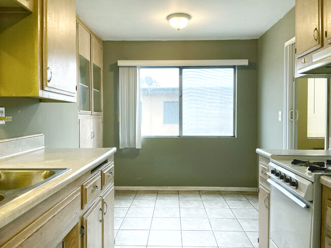 Dining Room - 3000 Vineland Ave