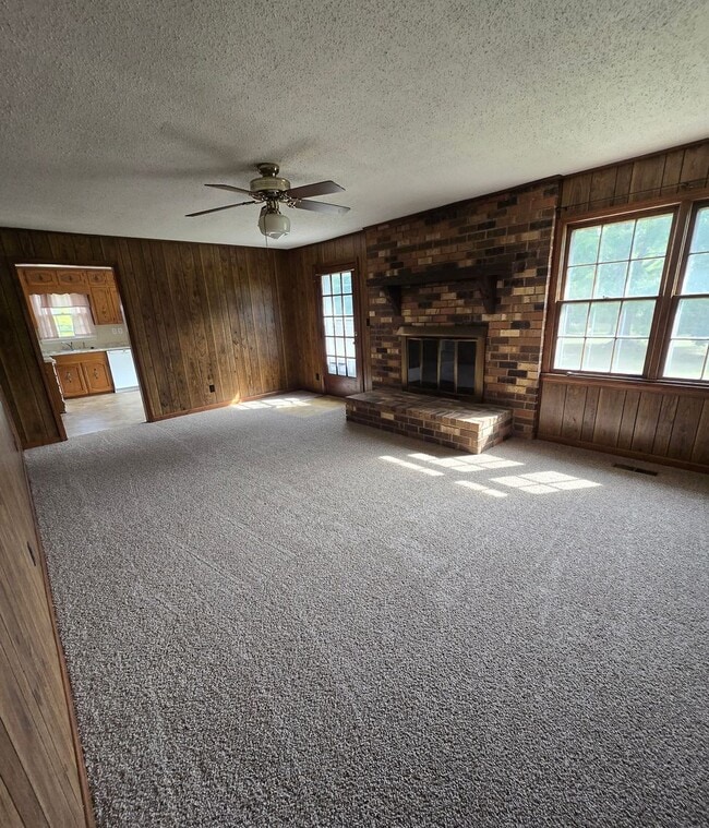 Building Photo - Beautiful 3-Bedroom Home with Bonus Room i...