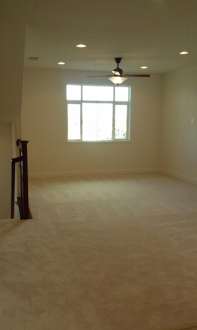 Building Photo - 5360 Campus Dr