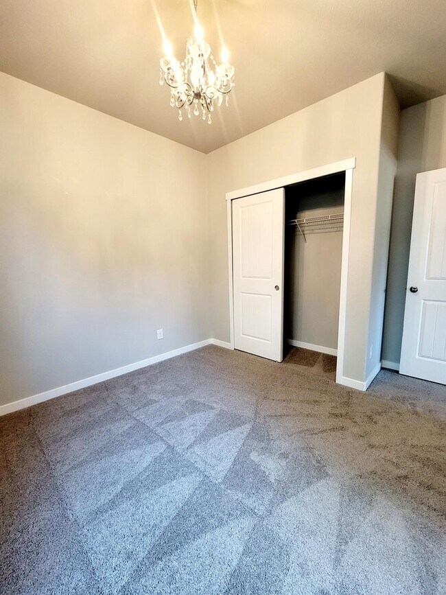 Building Photo - 7376 Peachleaf Dr