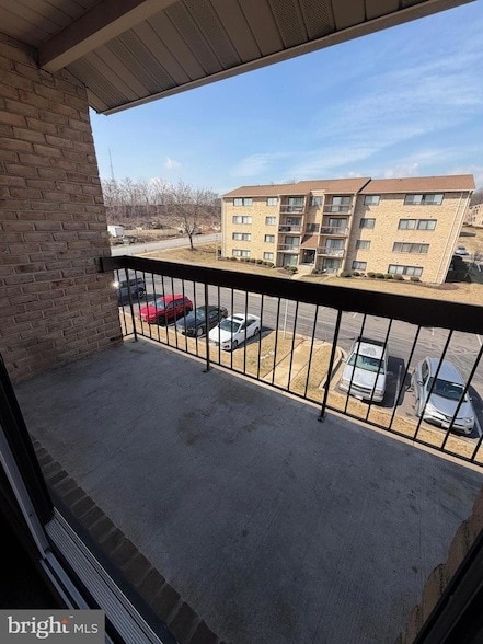 Building Photo - 1 Summit Hill Ct