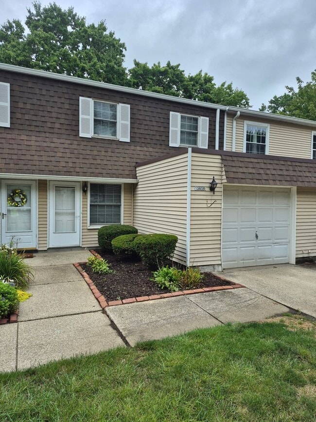 Building Photo - 13856 Oakbrook Dr