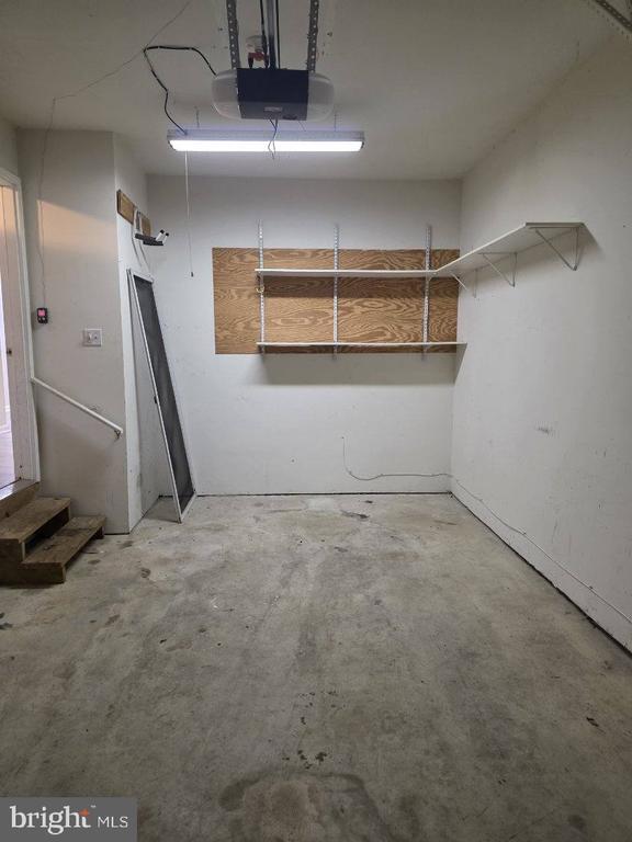 Building Photo - 24 Woodcrest Ct