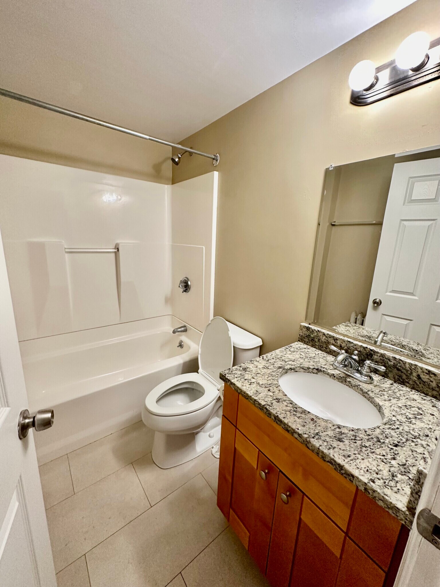 Building Photo - 72 Egmont St