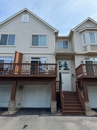 Building Photo - Great Location *2Bed*1.5Bath Townhouse - Oakdale-Available May 1