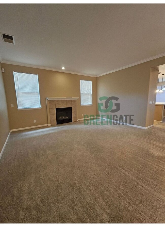 Building Photo - Spacious 4 Bedroom 3 Bath in Patterson! AV...