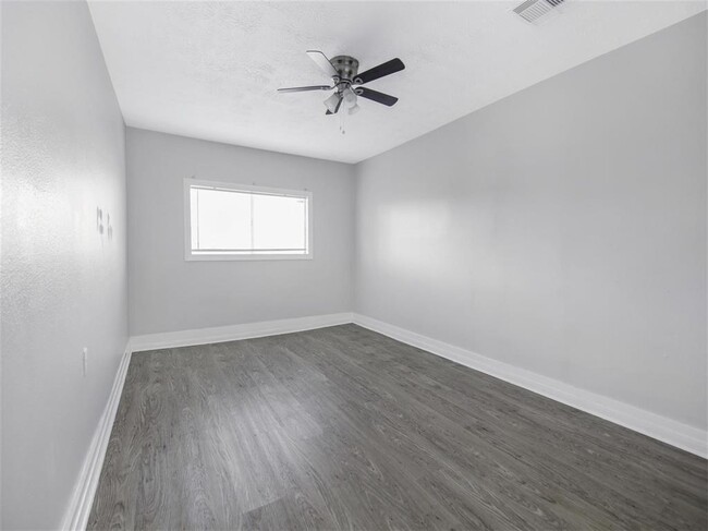 Building Photo - 3810 Lehall St