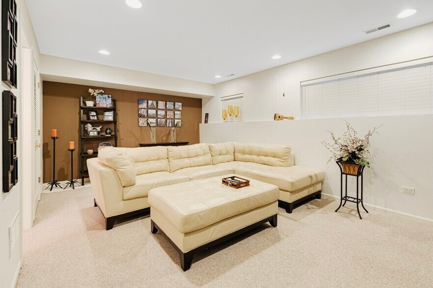 Building Photo - 3817 N Milwaukee Ave