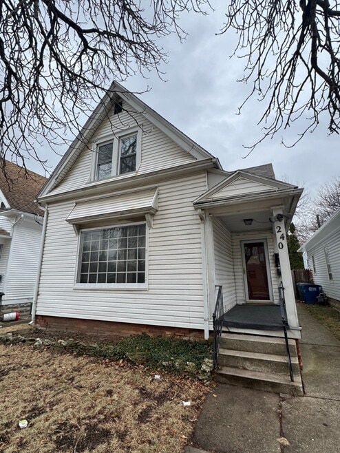 Building Photo - 240 Dexter St