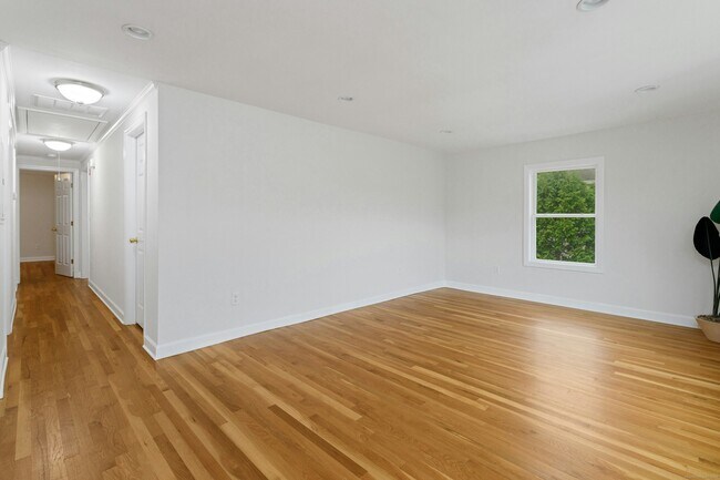 Building Photo - 119 Forest St