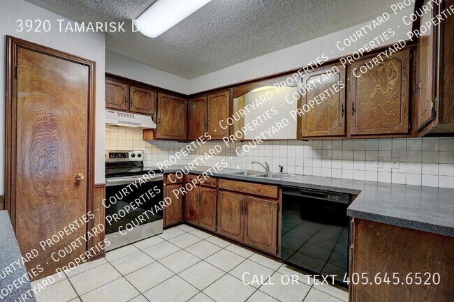 Building Photo - 3920 Tamarisk Dr