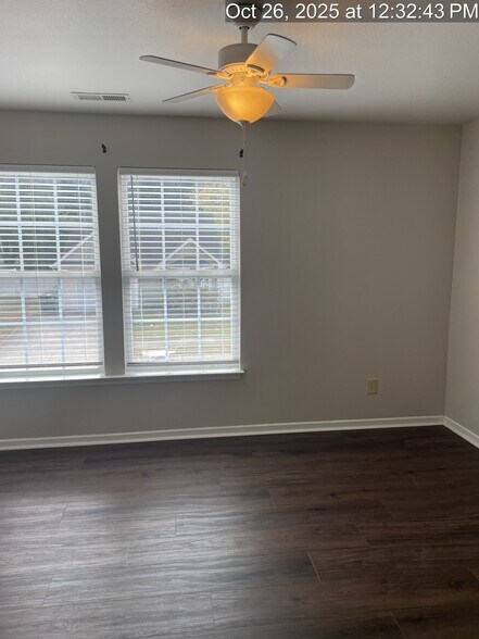 Building Photo - 557 Lakeside Valley Dr