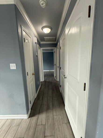 Unit C: Hallway - 302 W Amy Dr