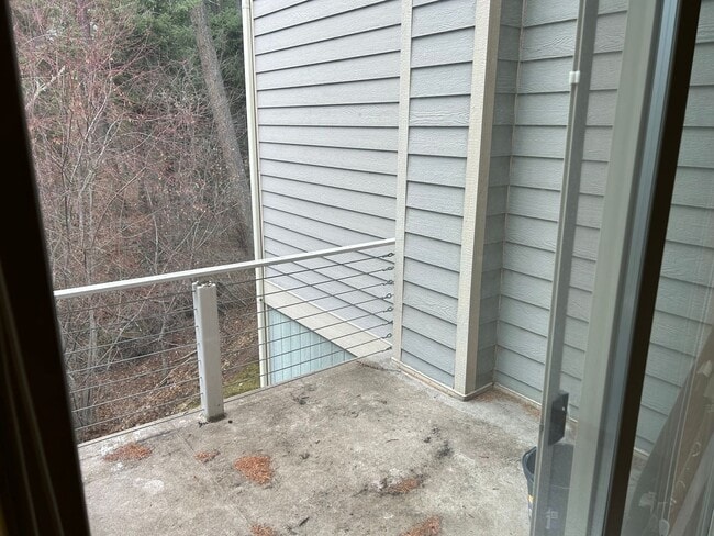 Building Photo - 3 bedroom home with deck views of the lake and mountains in Lakeside!