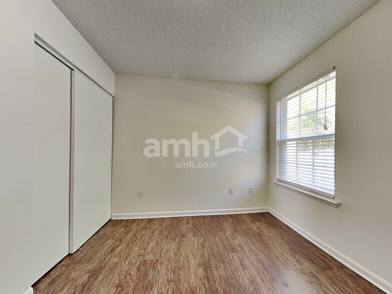 Building Photo - 6527 Forest Cross Dr