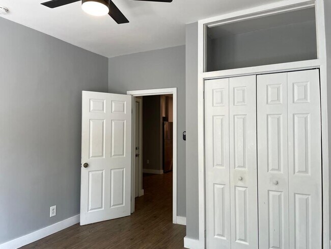 Building Photo - 418 3rd St