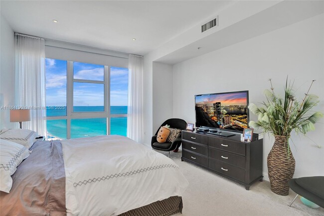 Building Photo - 18201 Collins Ave