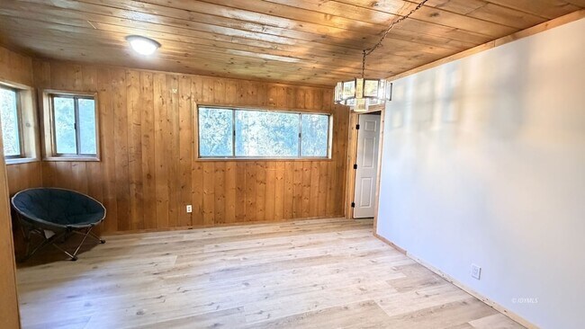 Building Photo - 53510 Country Club Dr