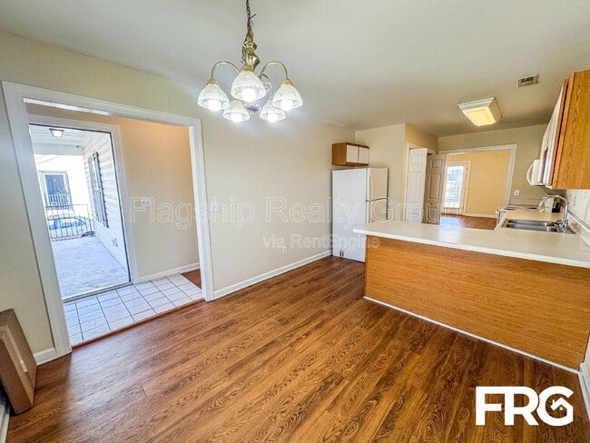 Building Photo - 5160 Deveron St