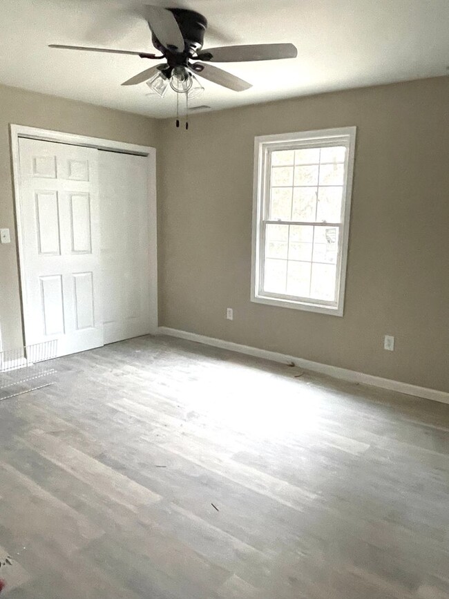 Building Photo - FOR RENT!! 3 Bed 2 Bath Newly Renovated in...