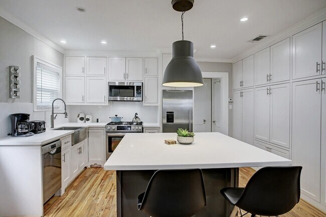 Building Photo - 127 Payne St