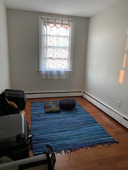 Building Photo - 247 Bennington St