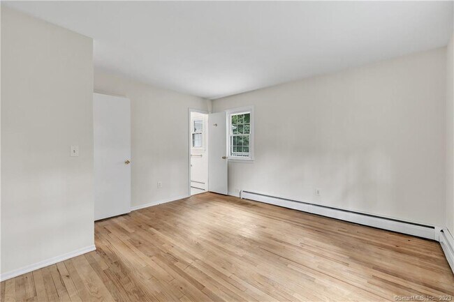 Building Photo - 4 Cranbury Woods Rd